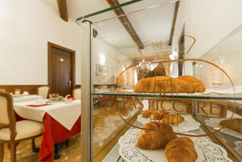 Palazzo Guardi image 18