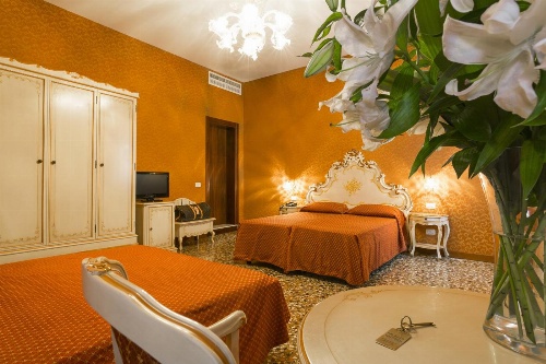 Palazzo Guardi image 2